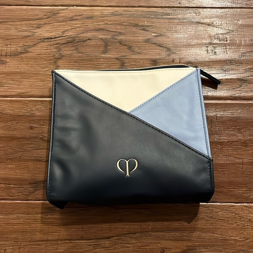 Cle’ de Peau Beaute’ Makeup Bag